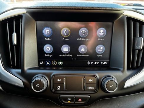 Used 2023 GMC Terrain SLT image 3