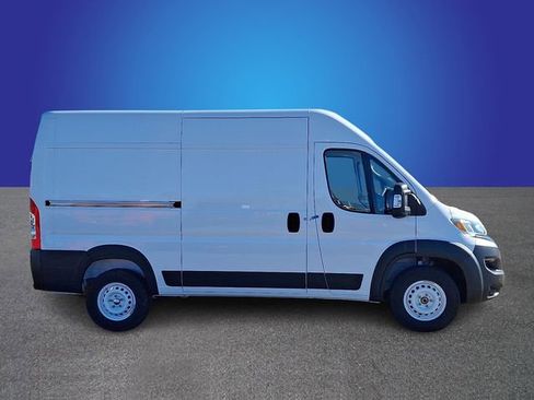 Used 2024 RAM ProMaster 2500 w/ Safety Group image 4