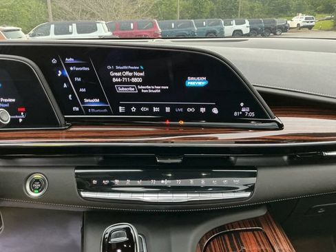 Used 2022 Cadillac Escalade Premium Luxury w/ Performance Package AWD/4WD image 18
