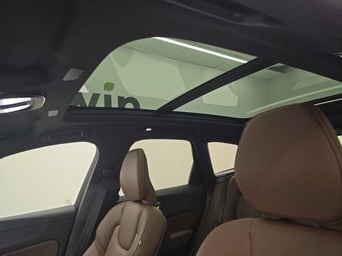 Used 2022 Volvo XC60 B5 Momentum AWD/4WD image 21