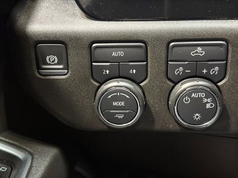 Used 2025 Chevrolet Silverado 1500 LT image 30