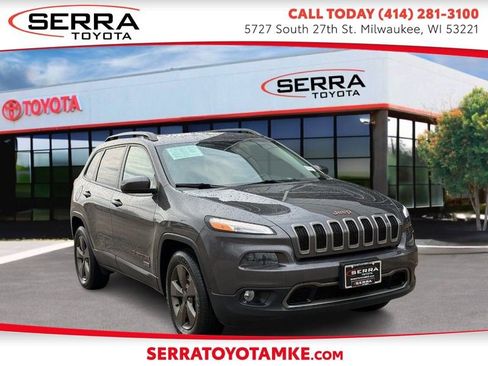 Used 2017 Jeep Cherokee Latitude AWD/4WD image 1