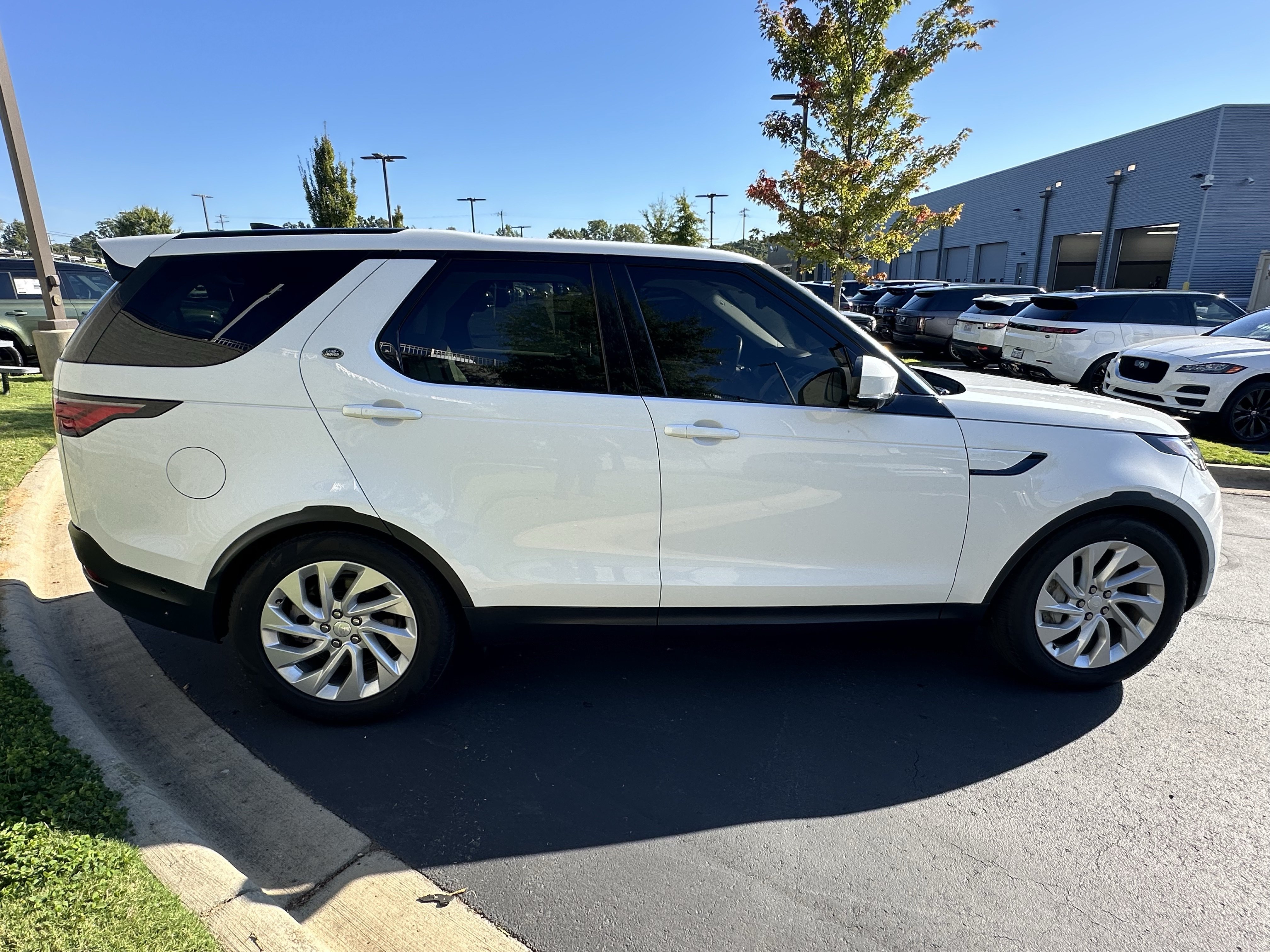 Certified 2023 Land Rover Discovery S AWD/4WD image 8