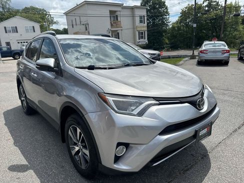 Used 2018 Toyota RAV4 XLE AWD/4WD image 5