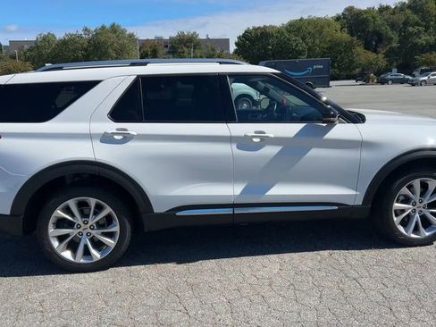 Used 2022 Ford Explorer Platinum w/ Equipment Group 601A image 9