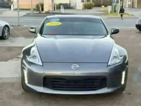 Used 2014 Nissan 370Z Coupe RWD image 4