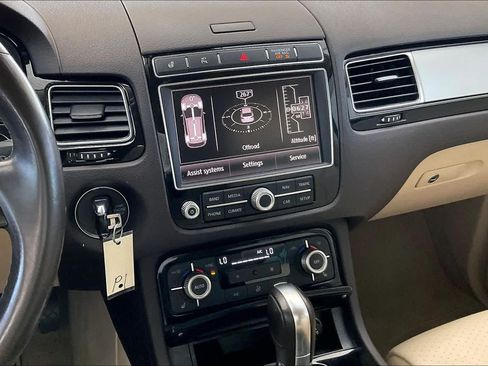 Used 2016 Volkswagen Touareg Sport AWD/4WD image 8