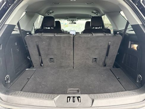 Used 2024 Ford Explorer XLT w/ Equipment Group 202A AWD/4WD image 18
