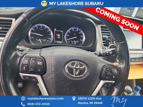 Used 2017 Toyota Highlander SE image 17