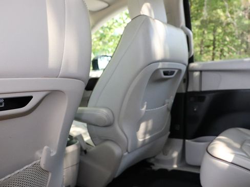 Used 2019 Chrysler Pacifica Limited w/ Advanced Safetytec Group FWD image 37