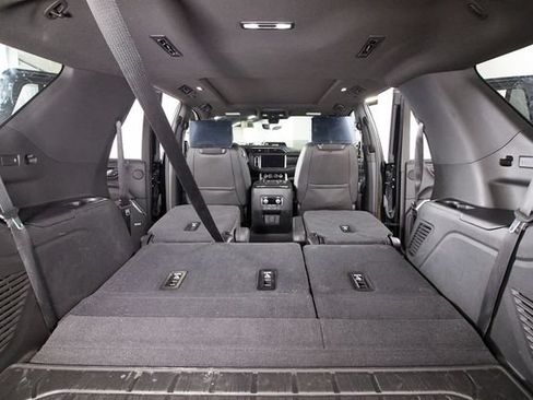 Used 2021 GMC Yukon Denali w/ Denali Premium Package AWD/4WD image 28