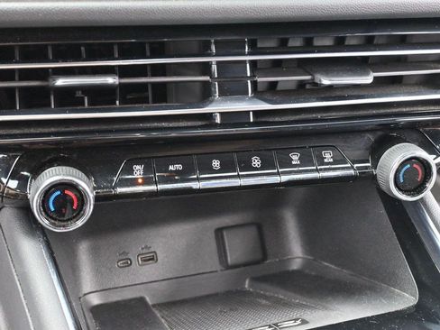 Used 2024 Chevrolet Traverse LT w/ LPO, Floor Liner Package FWD image 21