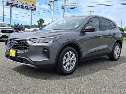 Used 2025 Ford Escape Active AWD/4WD image 3