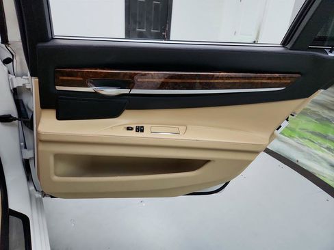 Used 2015 BMW 750Li image 29