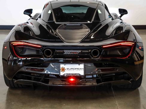 Used 2019 McLaren 720S RWD image 12