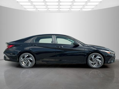 New 2025 Hyundai Elantra Sport image 3