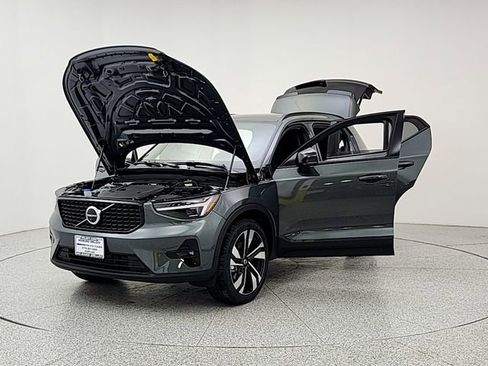 New 2026 Volvo XC40 B5 Plus w/ Protection Package Premier AWD/4WD image 9