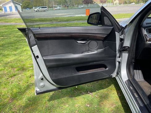 Used 2017 BMW 535i Gran Turismo image 34