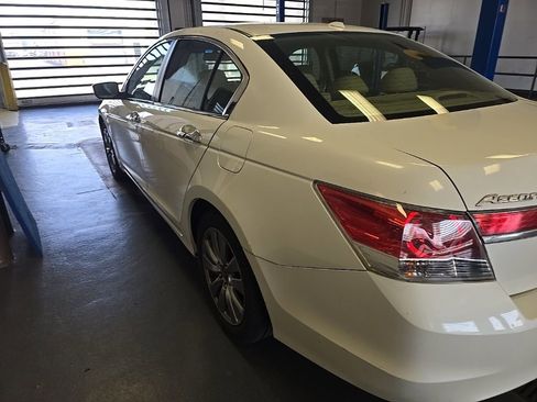 Used 2011 Honda Accord EX-L image 7