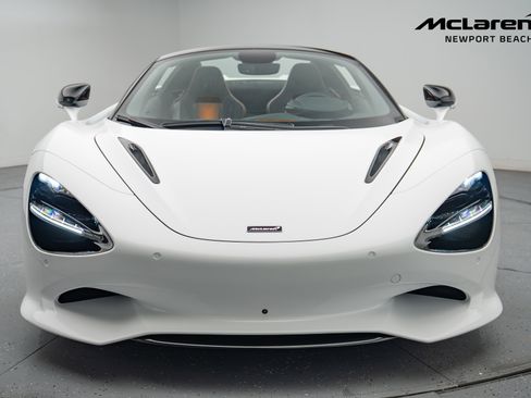 Used 2026 McLaren 750S Spider RWD image 9