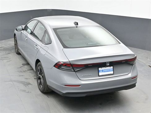 Used 2025 Honda Accord SE image 35
