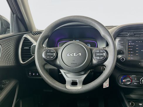 Used 2025 Kia Soul LX w/ LX Technology Package FWD image 18
