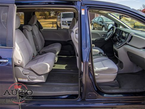 Used 2020 Toyota Sienna LE image 13