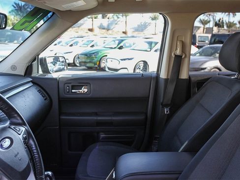 Used 2019 Ford Flex SE image 22