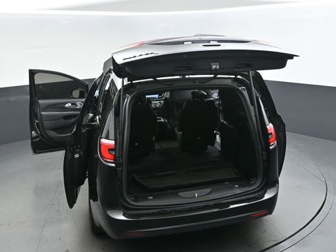 Used 2022 Chrysler Pacifica Touring-L w/ S Appearance Package image 49