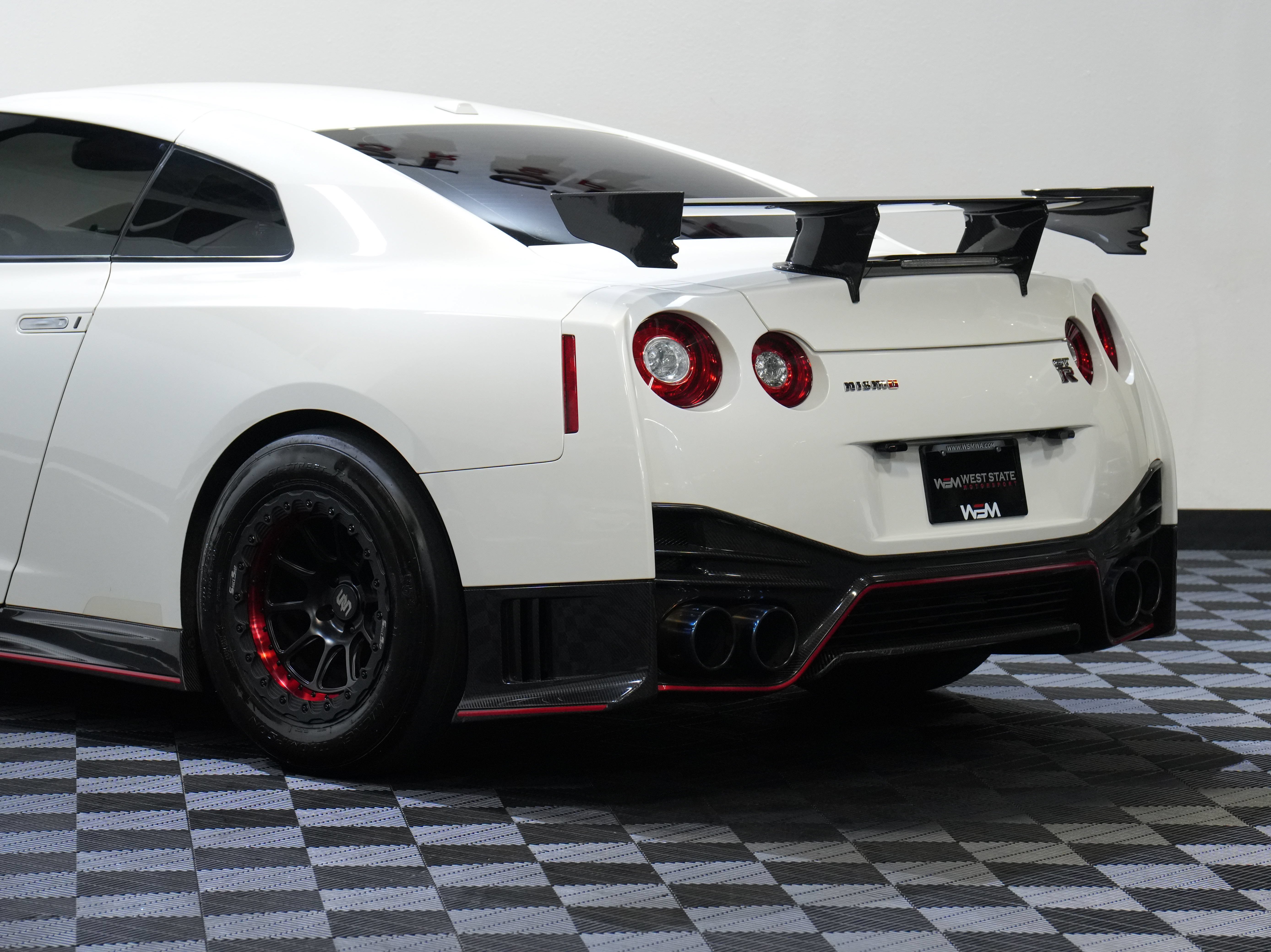 Used 2016 Nissan GT-R NISMO AWD/4WD image 17