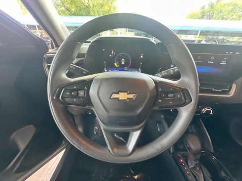 Used 2025 Chevrolet TrailBlazer LT AWD/4WD image 15