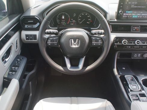 Used 2025 Honda Pilot Touring image 5