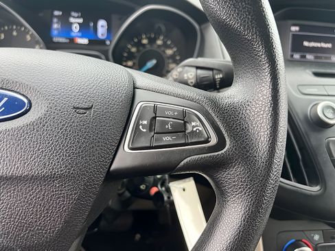 Used 2016 Ford Focus SE FWD image 22