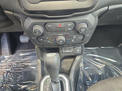 Used 2021 Jeep Renegade Latitude w/ Convenience Group FWD image 24