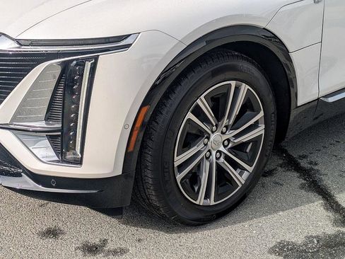 Certified 2025 Cadillac Lyriq Luxury image 9