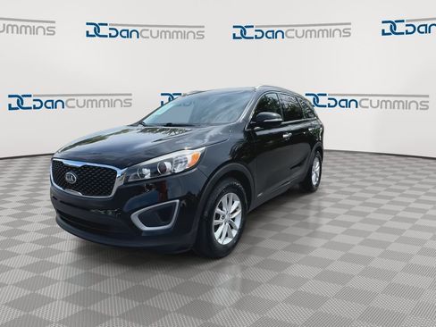 Used 2018 Kia Sorento AWD image 4