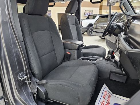 Used 2021 Jeep Gladiator Sport image 17