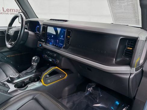 Used 2023 Ford Bronco Badlands image 28
