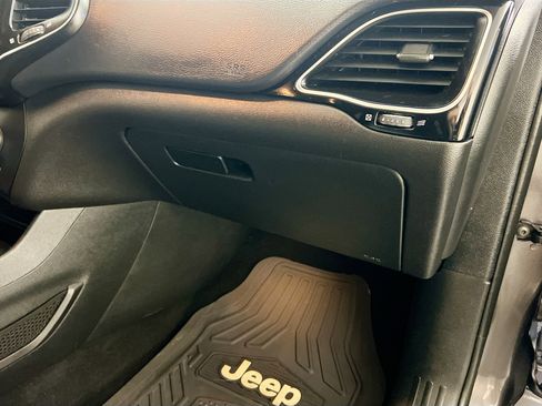 Used 2020 Jeep Cherokee Latitude Plus image 35