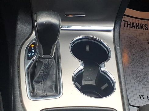 Used 2020 Jeep Grand Cherokee Laredo image 28