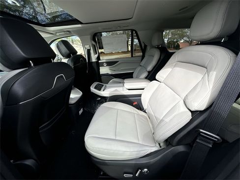 New 2026 Lincoln Navigator Reserve w/ Jet Appearance Package image 23