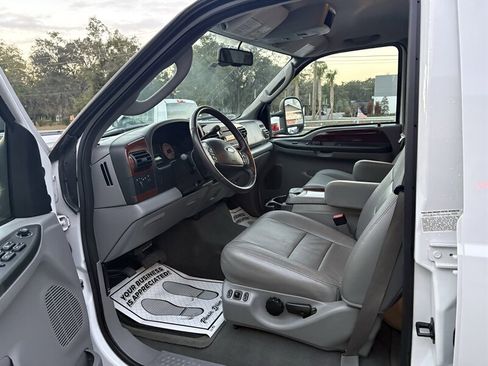 Used 2006 Ford F350 XL image 9