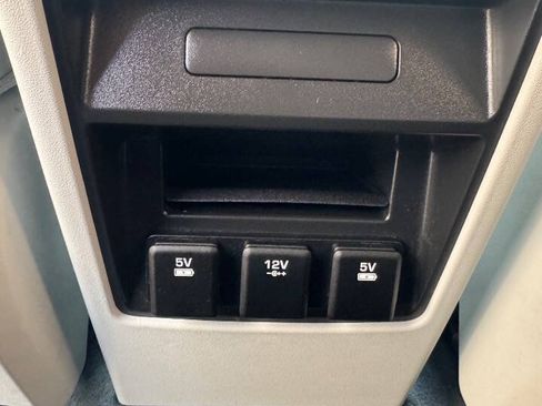 Used 2017 Land Rover Discovery Sport SE AWD/4WD image 22