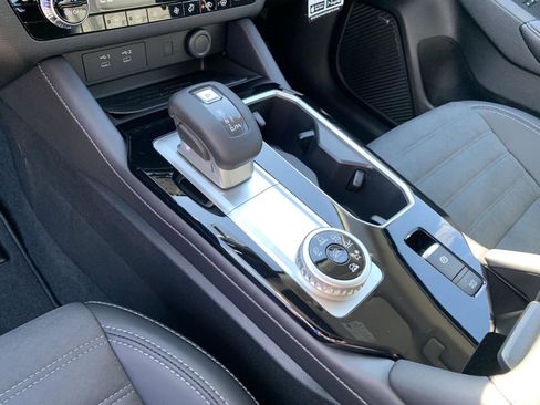 New 2025 Mitsubishi Outlander SE image 17