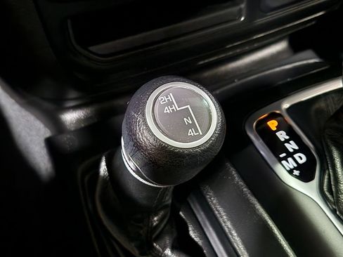 Used 2022 Jeep Wrangler Unlimited Sport AWD/4WD image 38