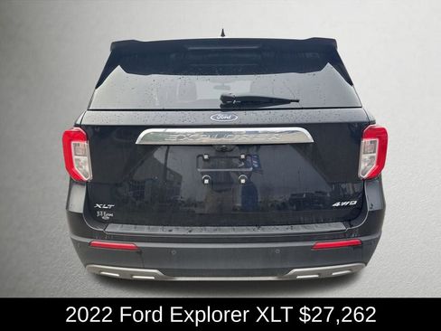 Used 2022 Ford Explorer XLT w/ Equipment Group 202A image 4