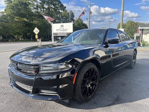 Used 2019 Dodge Charger SXT RWD image 3