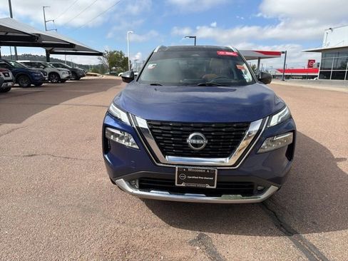 Used 2022 Nissan Rogue Platinum w/ Head-Up Display Package AWD/4WD image 2