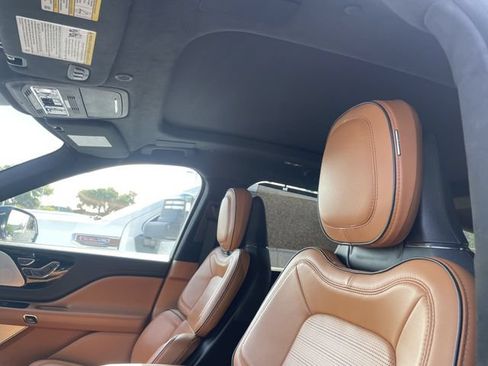 Used 2023 Lincoln Aviator Black Label w/ Class IV Trailer Tow Package AWD/4WD image 13