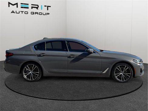 Used 2021 BMW 530i xDrive w/ Premium Package image 10
